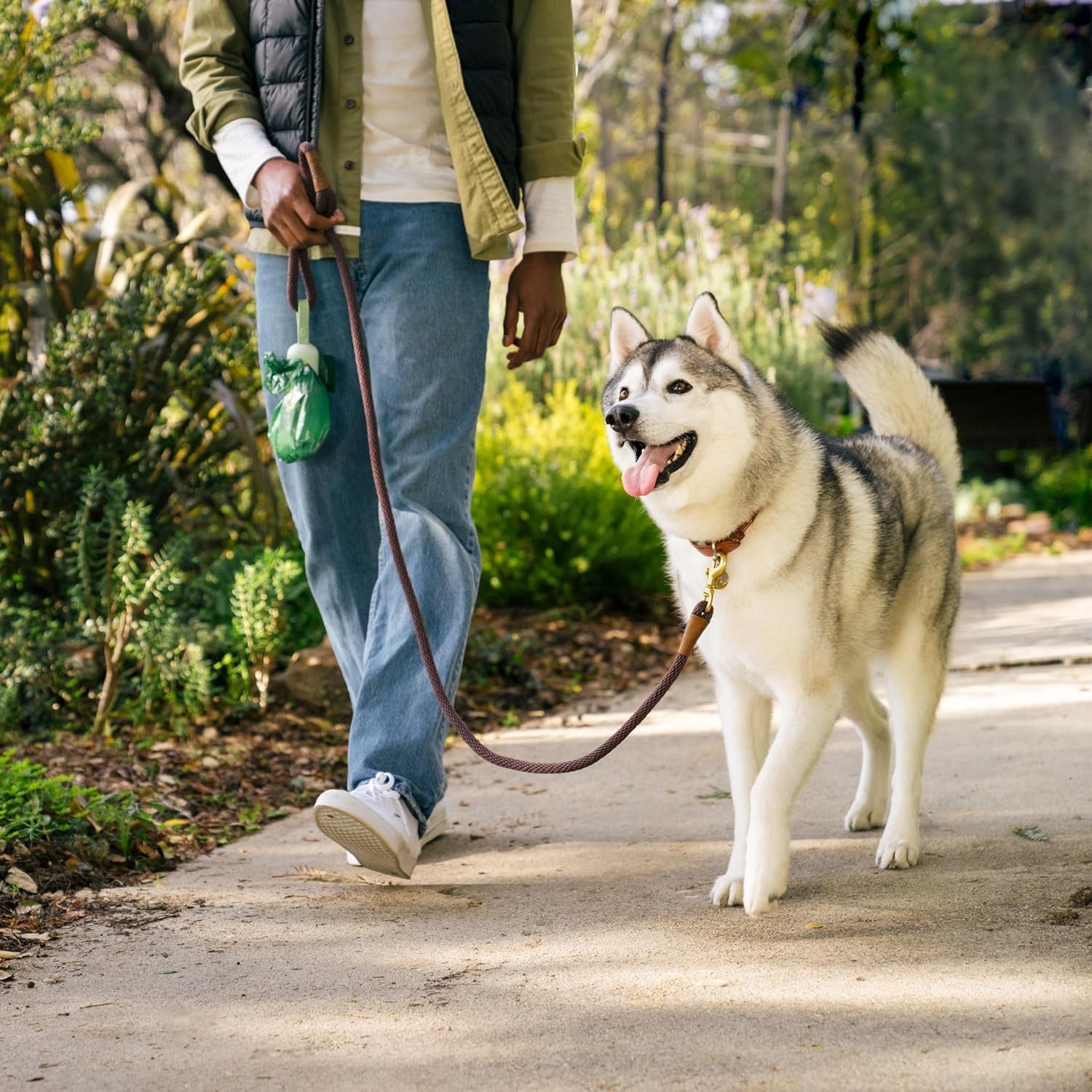Ultimate Dog Poo Bag Holder with 900 Lavender-Scented Bags - Durable, Leakproof, and Stylish for Every Walk!